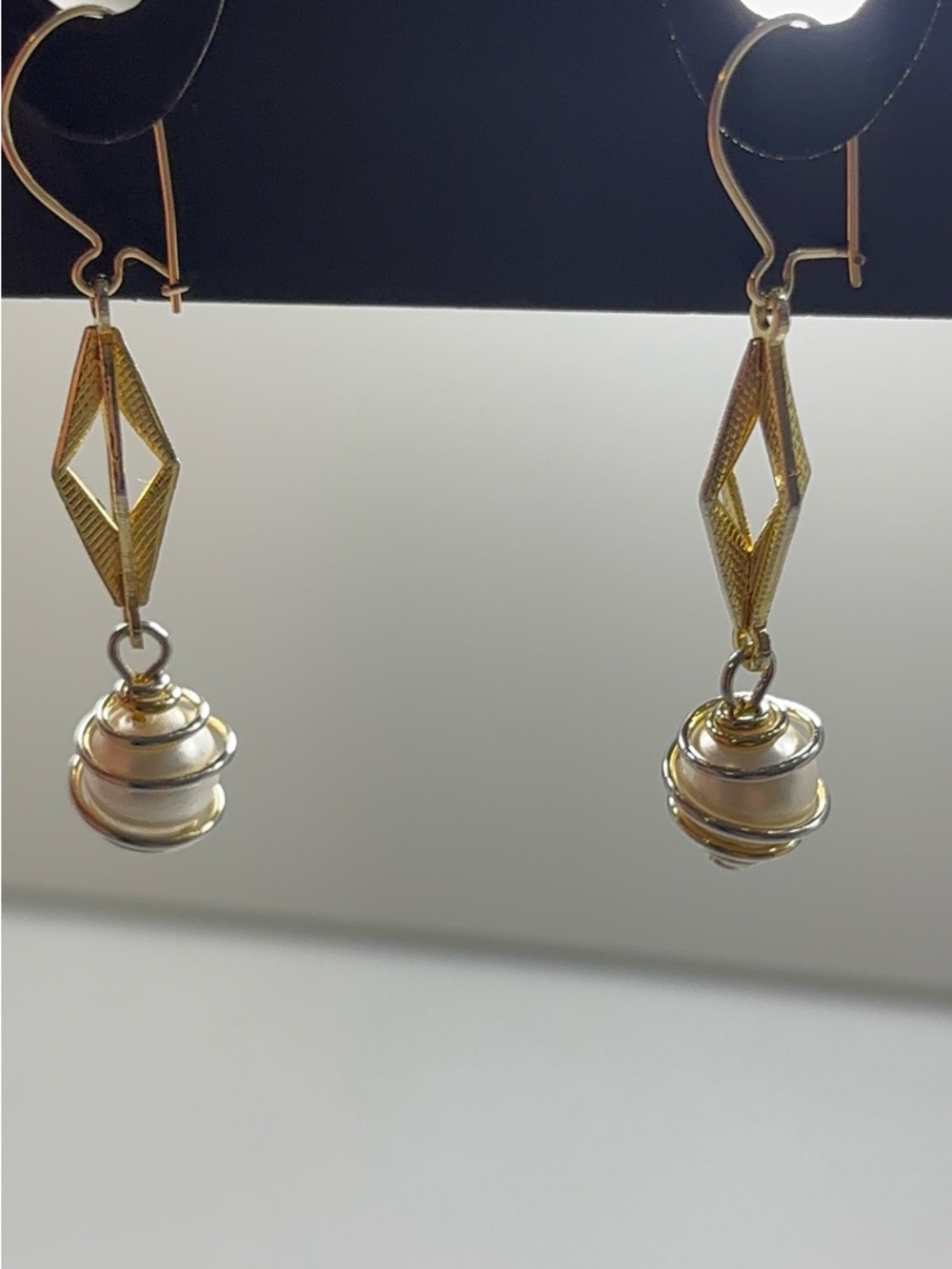 Vintage Art Deco Pearl Dangle Earrings Mid Century Geometric Gold Tone Drop MCM - Picture 4 of 7